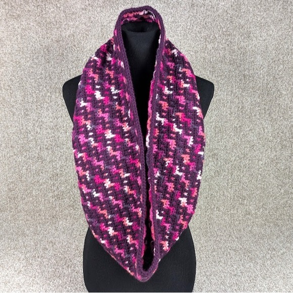 Handmade Infinity Scarf Crochet Cowl Neck Warmer Winter Accessory Berry/Violet - Picture 1 of 5